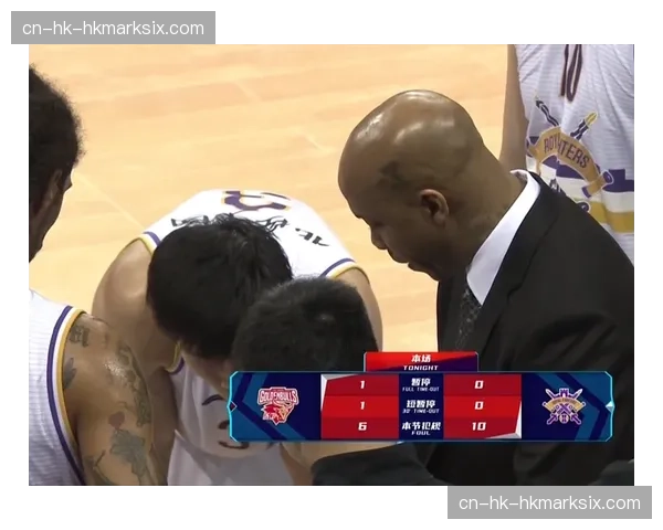 官方暂停：比赛因球迷突发疾病中断，现场医疗团队紧急处理