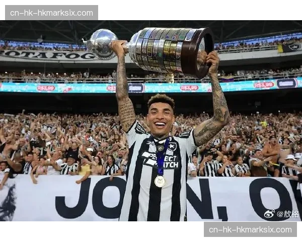 诺丁汉森林头号射手克里斯·伍德复出仅8分钟再次伤退